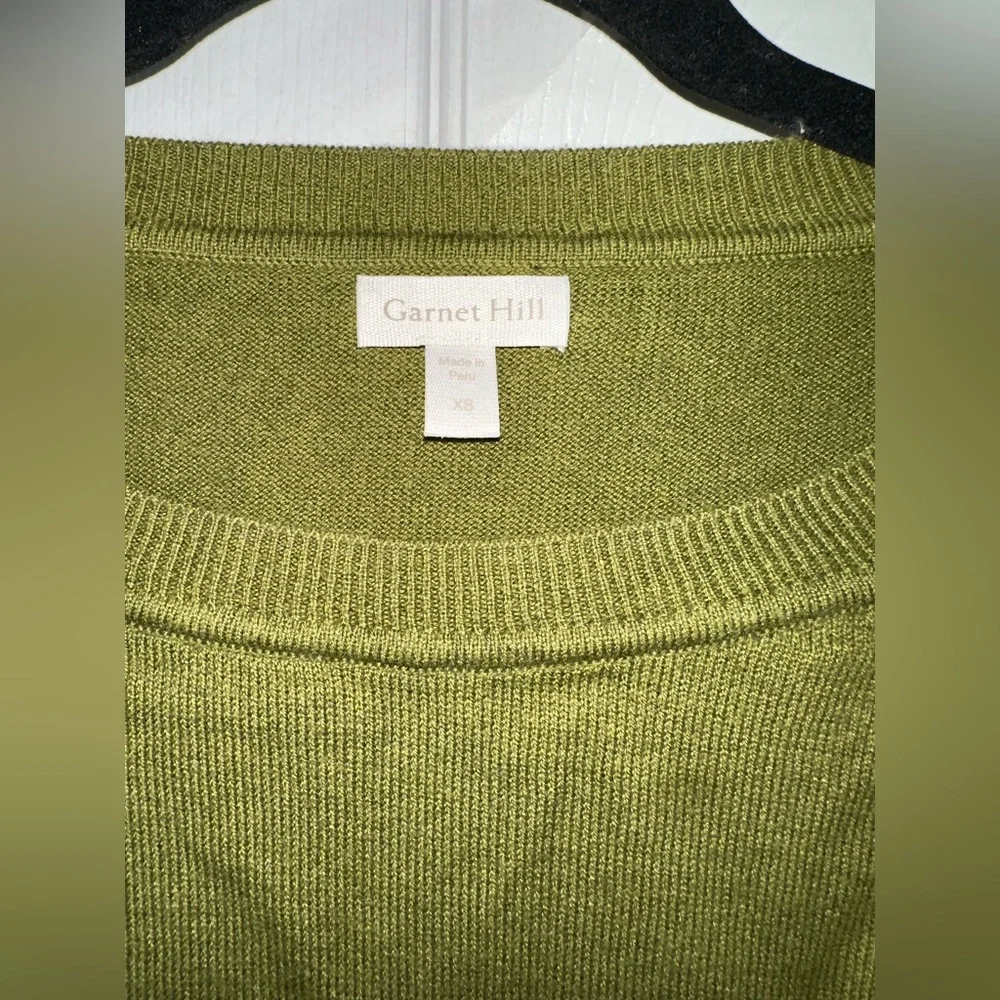 Garnet Hill Green Crew Neck Sweater with Cable Knit Sleeves (XS) - Picture 9 of 15